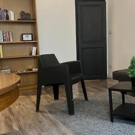 B - Le Petit Paradis Apartment *