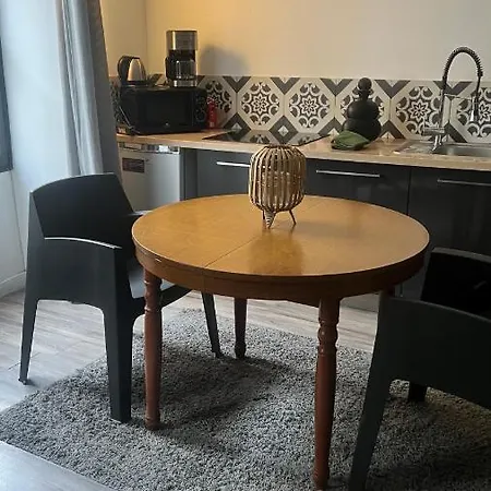 B - Le Petit Paradis Apartment *